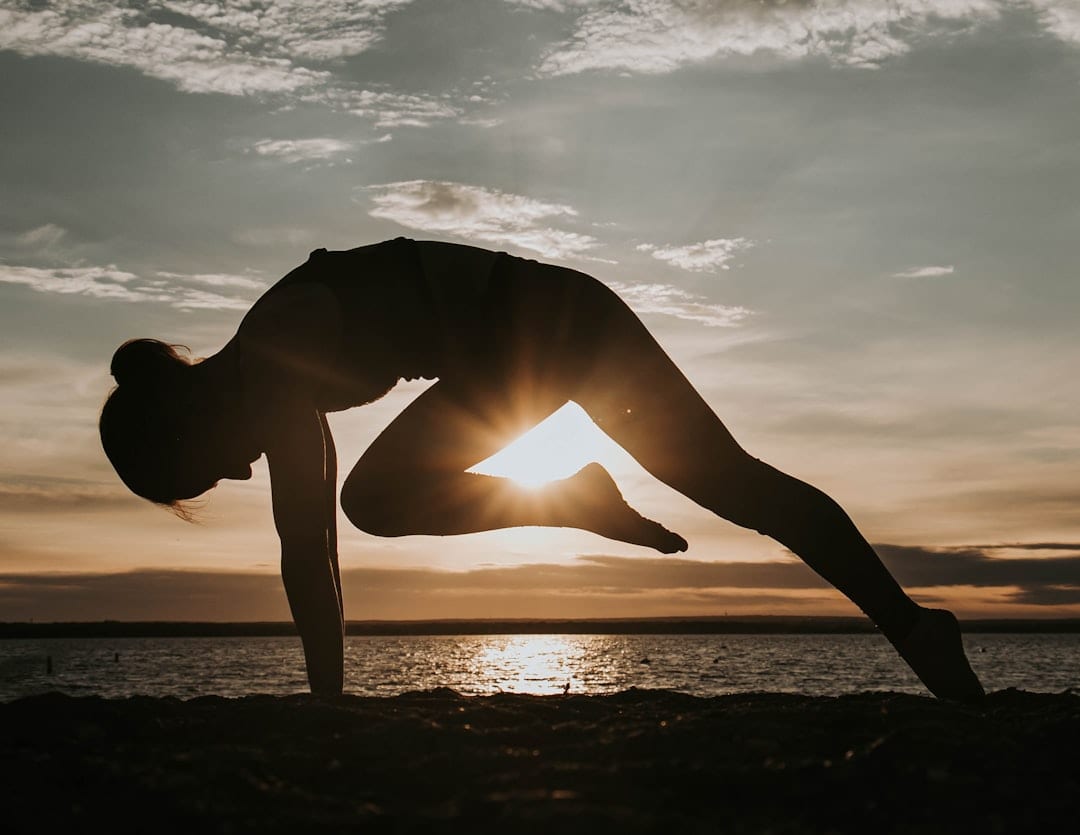 10 yogische Impulse für einen liebevolleren Umgang mit deinem Körper
